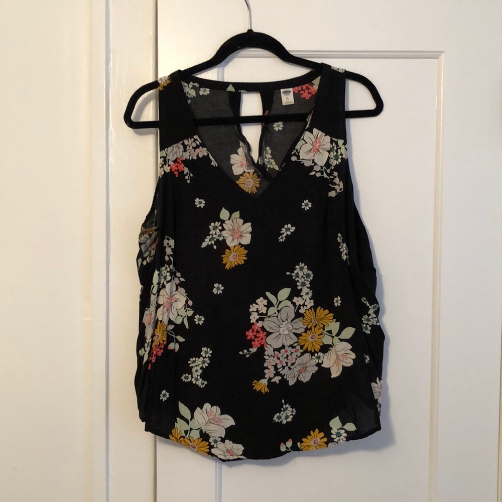 Old Navy women’s colorful flower blouse!
